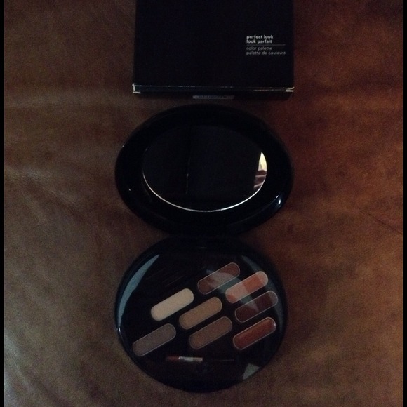 BUNDLE-AVON Make up kits