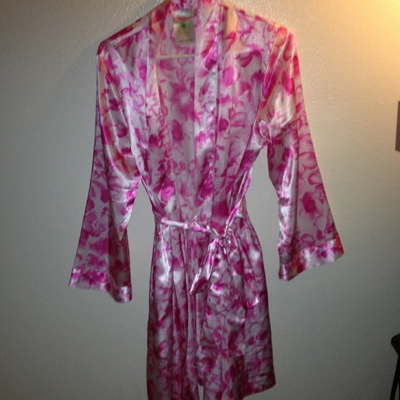 Pink floral silk robe!