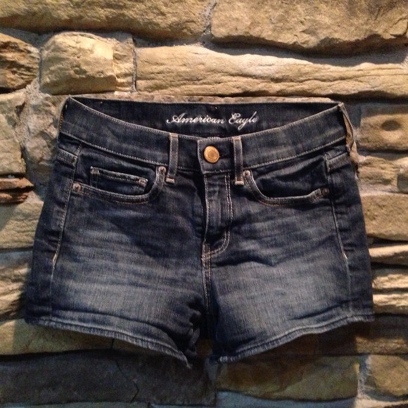 Size 0 American Eagle shorts - Picture 1 of 4