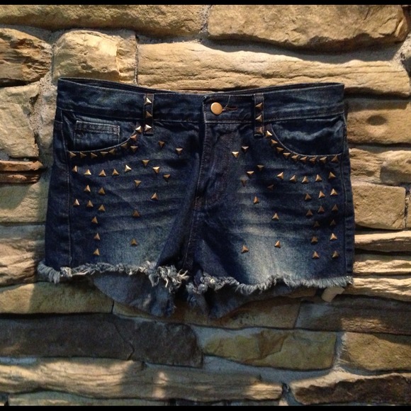 Medium high waisted studded shorts - Picture 1 of 3