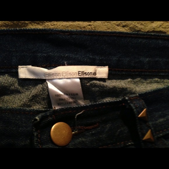 Medium high waisted studded shorts - Picture 3 of 3