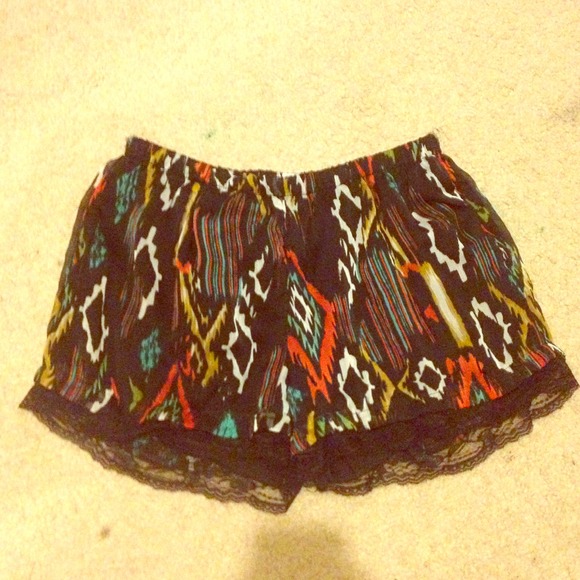 TRIBAL PRINT SHORTS