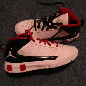 Jordan's shoes size 3Y