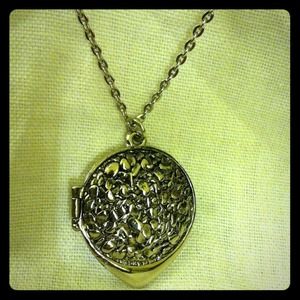 Belle Noel Nugget Belle Locket