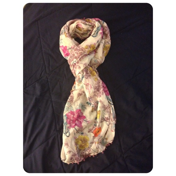 ⛔️SOLD⛔️Floral Scarf