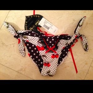 NWT Beach Bunny bottoms size XL