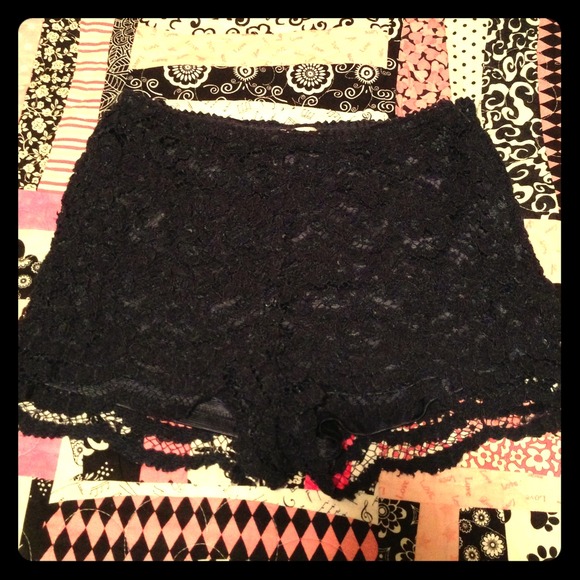NWOT Navy lace shorts!