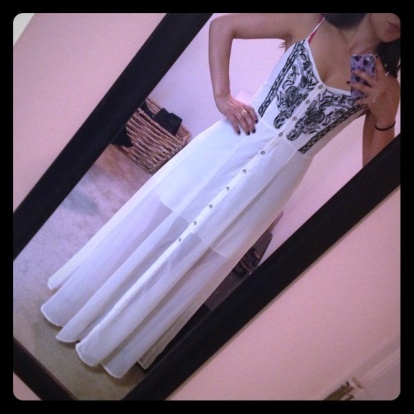 ❌SOLD---Ecote Crepe Chiffon Embroidered Maxi