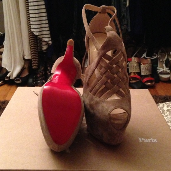 Christian Louboutin - Picture 2 of 4