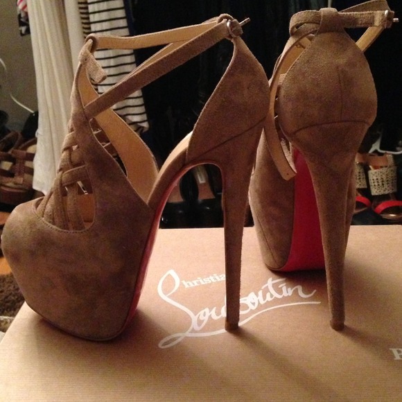 Christian Louboutin - Picture 3 of 4