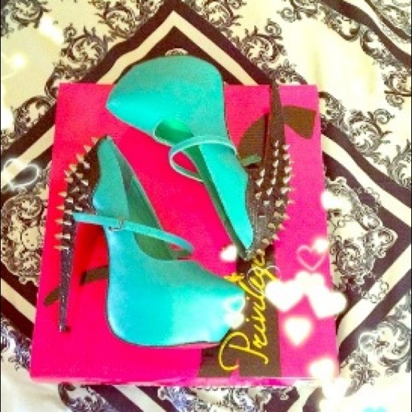 Teal heels