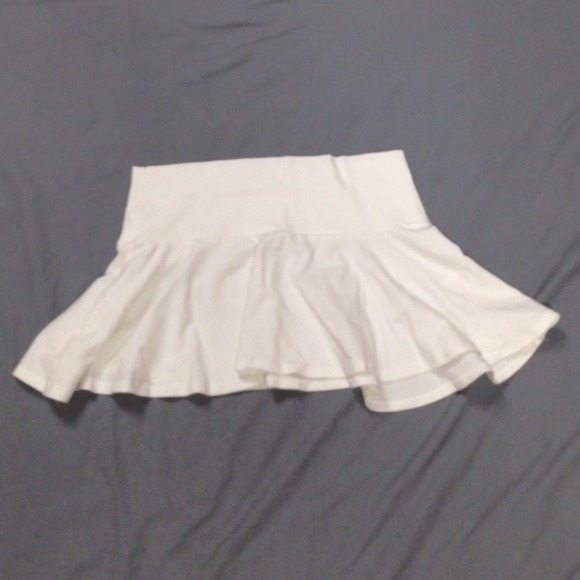 βBUNDLEDβ mini skirt - Picture 2 of 4