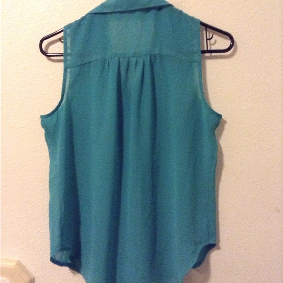 Cute top - Picture 2 of 2