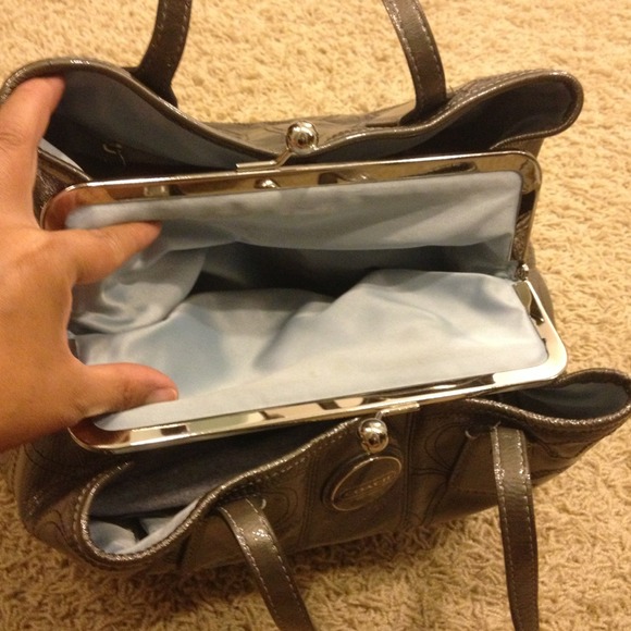 💯% Authentic Coach handbag - Picture 2 of 4