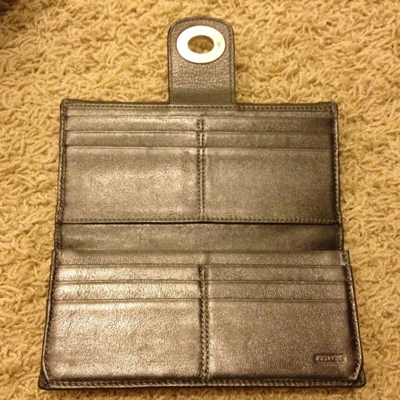 -SOLD- 💯% Authentic Coach wallet- Reserved- - Picture 2 of 4