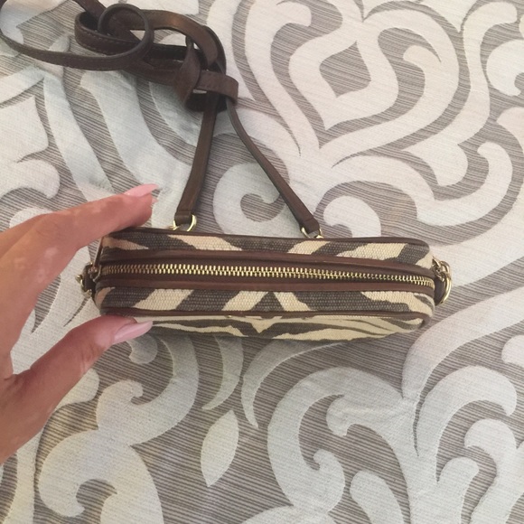 Authentic Michael Kors cross body - Picture 5 of 7