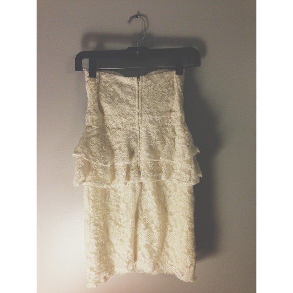 βSOLDβIvory Lace Peplum Formal Dress ππ« - Picture 2 of 4