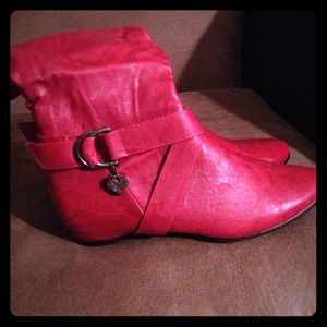 *REDUCED*  PRICE IS FIRM..Brandnew Red Boots😊