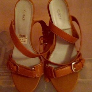Fioni wedge sandal