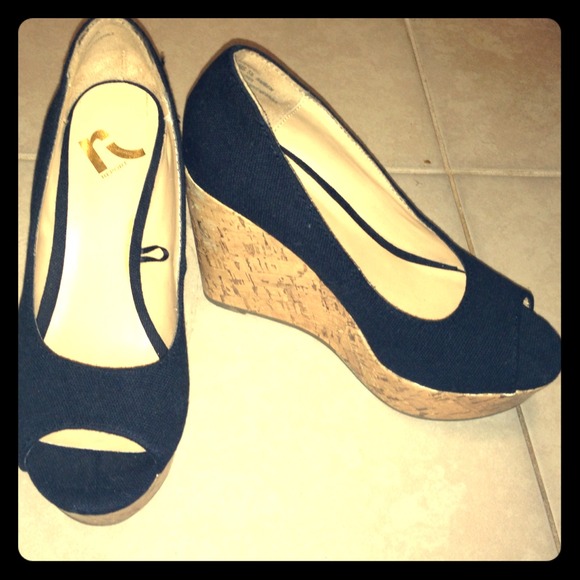 black open toe wedge sandals