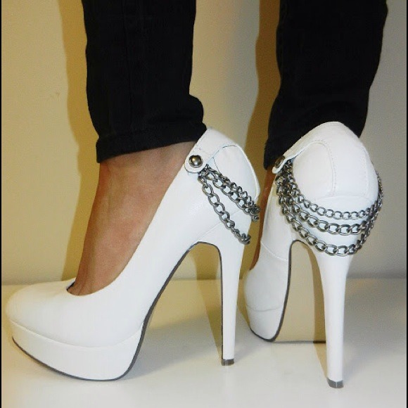 ✋Reserved✋ 😻Fancy white high heels😻