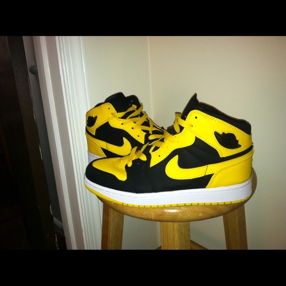 ❌SOLD❌BLACK&YELLOW*** INSPIRED**JORDAN 1 retro us8 - Picture 4 of 4