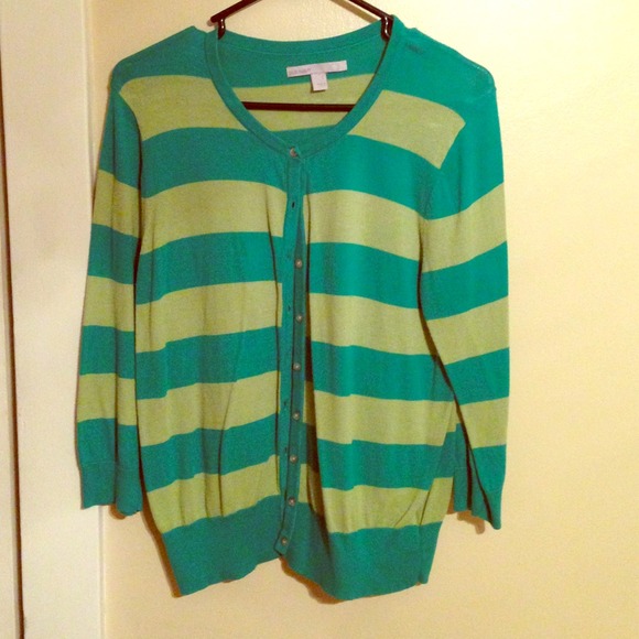 Striped 3/4 length sleeve cardigan.