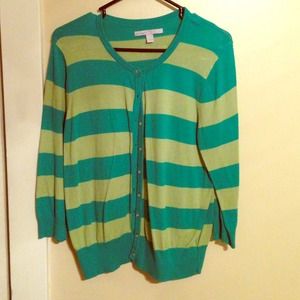 Striped 3/4 length sleeve cardigan.