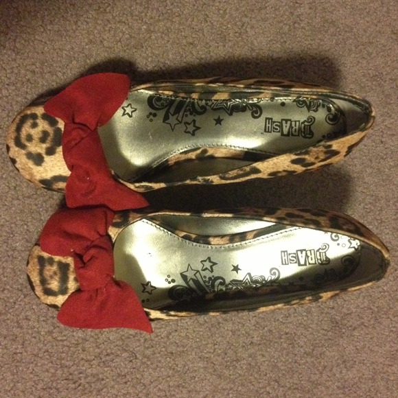 Cheetah wedges with a red bow! - Picture 2 of 2