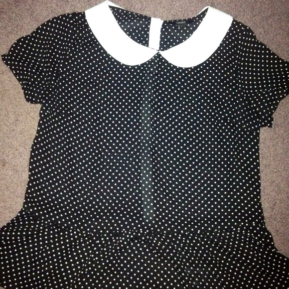 Black & white polka dot shirt with a white collar - Picture 3 of 3