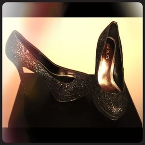 Bakers!! Size 8 glittery 5 inch heels
