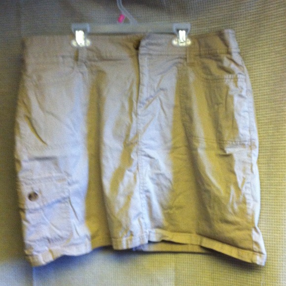 📦SOLD***459. Croft and Barrow Khaki Cargo Skort