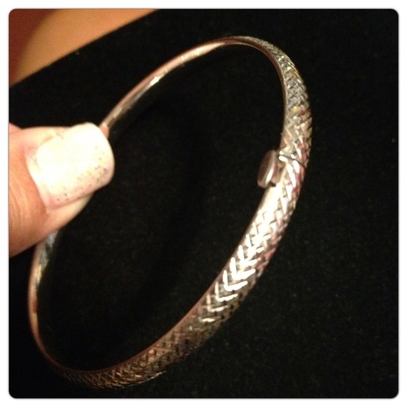 Sold!!!!!!!14k white gold bangle