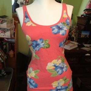 🔄TRADED Pink floral Hollister tank top
