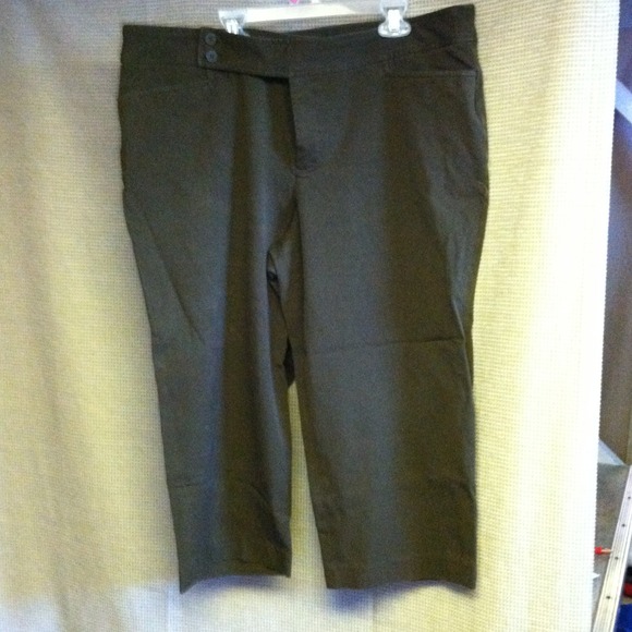 📦SOLD***464. Chaps Olive capris