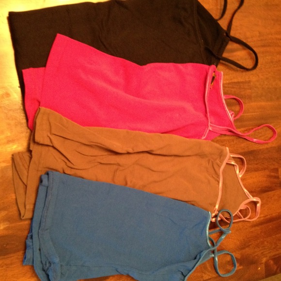 *SOLD* Tank tops bundle - Picture 2 of 4
