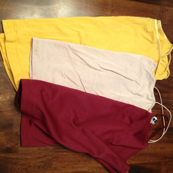 *SOLD* Tank tops bundle - Picture 3 of 4