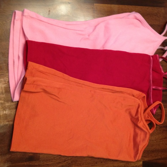 *SOLD* Tank tops bundle - Picture 4 of 4