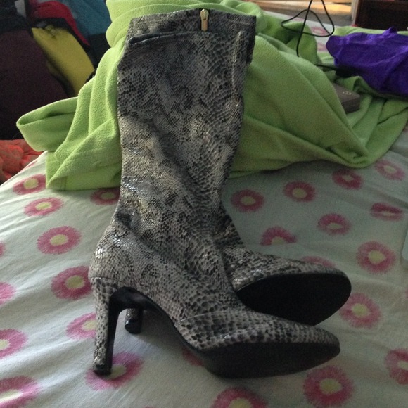 Colin Stuart Snake Boots Size 7