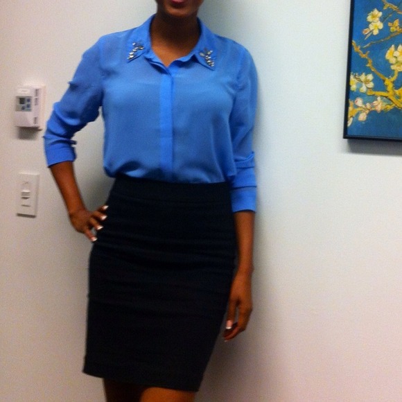 Beautiful chiffon shirt w stones - Picture 2 of 2