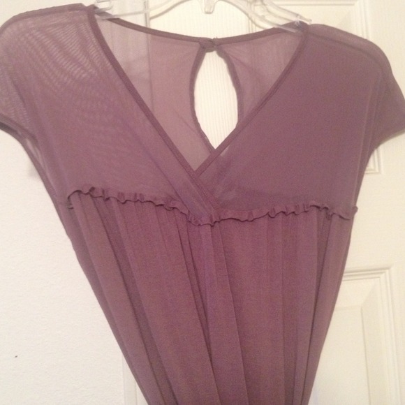 Adorable hi-low dress with belt - Picture 2 of 4