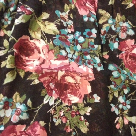 Beautifully designed tunic - Picture 3 of 3