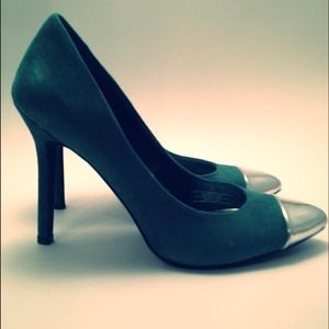 Mossimo Silver Cap Toe Kitten Heel