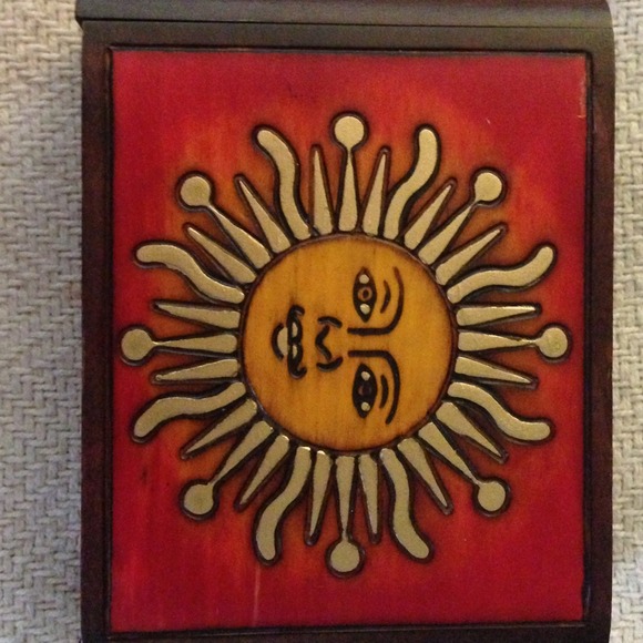 Wooden jewelry box 💢hold💢