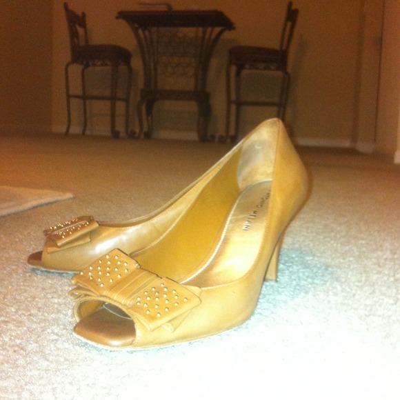 Antonio Melani Pumps