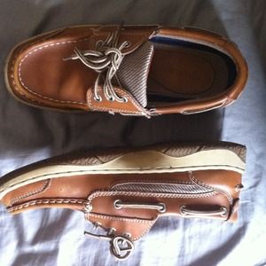 CLEARANCE🎀Bodega leather boat shoes.