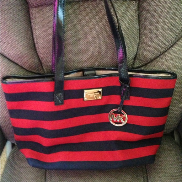 Michael Kors Handbags - ✨AUTHENTIC✨ Michael Kors handbag