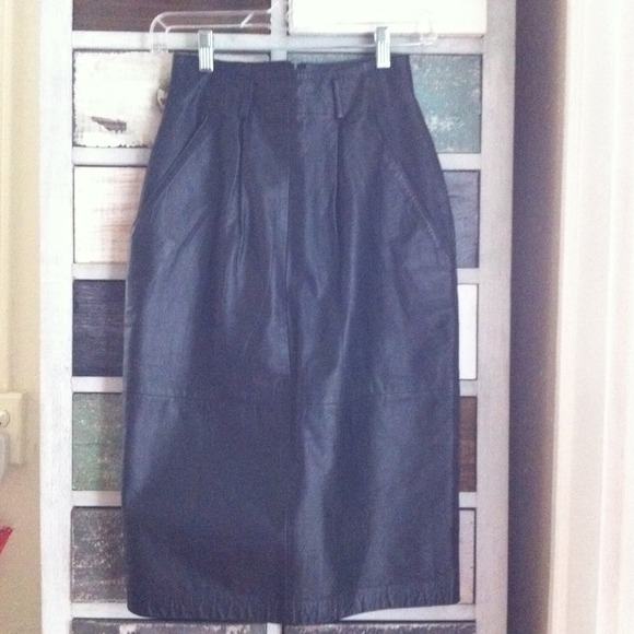 Avanti High Wasted Leather Pencil Skirt