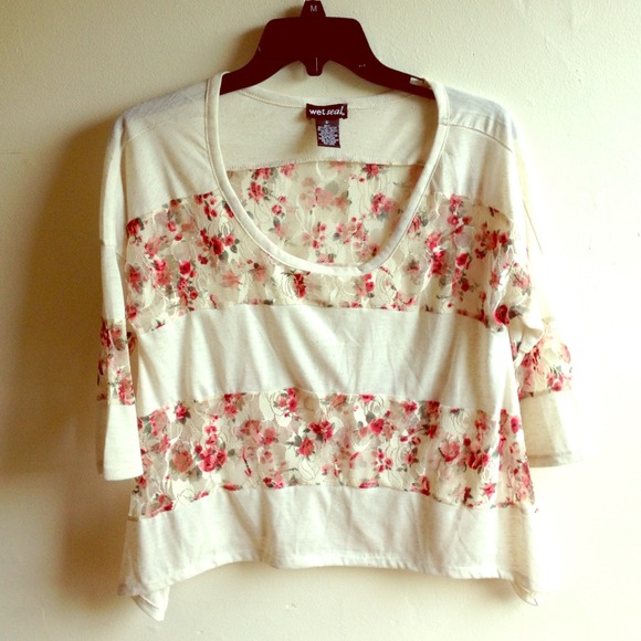 Floral lace crop top