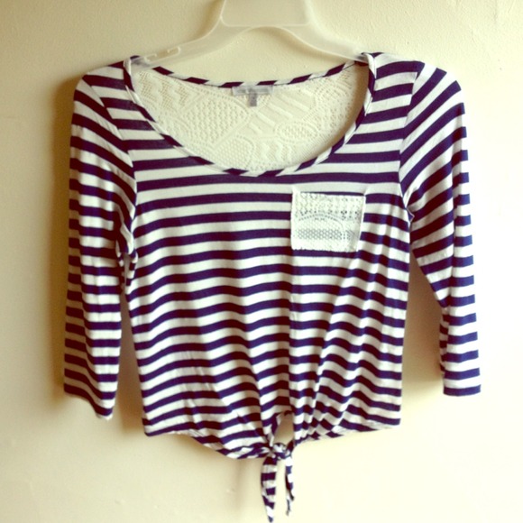Striped 3/4 sleeve shirt. Lace back